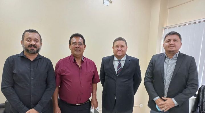O prefeito Raimundinho da Audiolar realizou visita de cortesia ao juiz do trabalho Dr. Maurílio Ricardo Neris